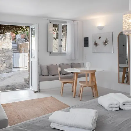 Mymykonos بلاتيس يالوس